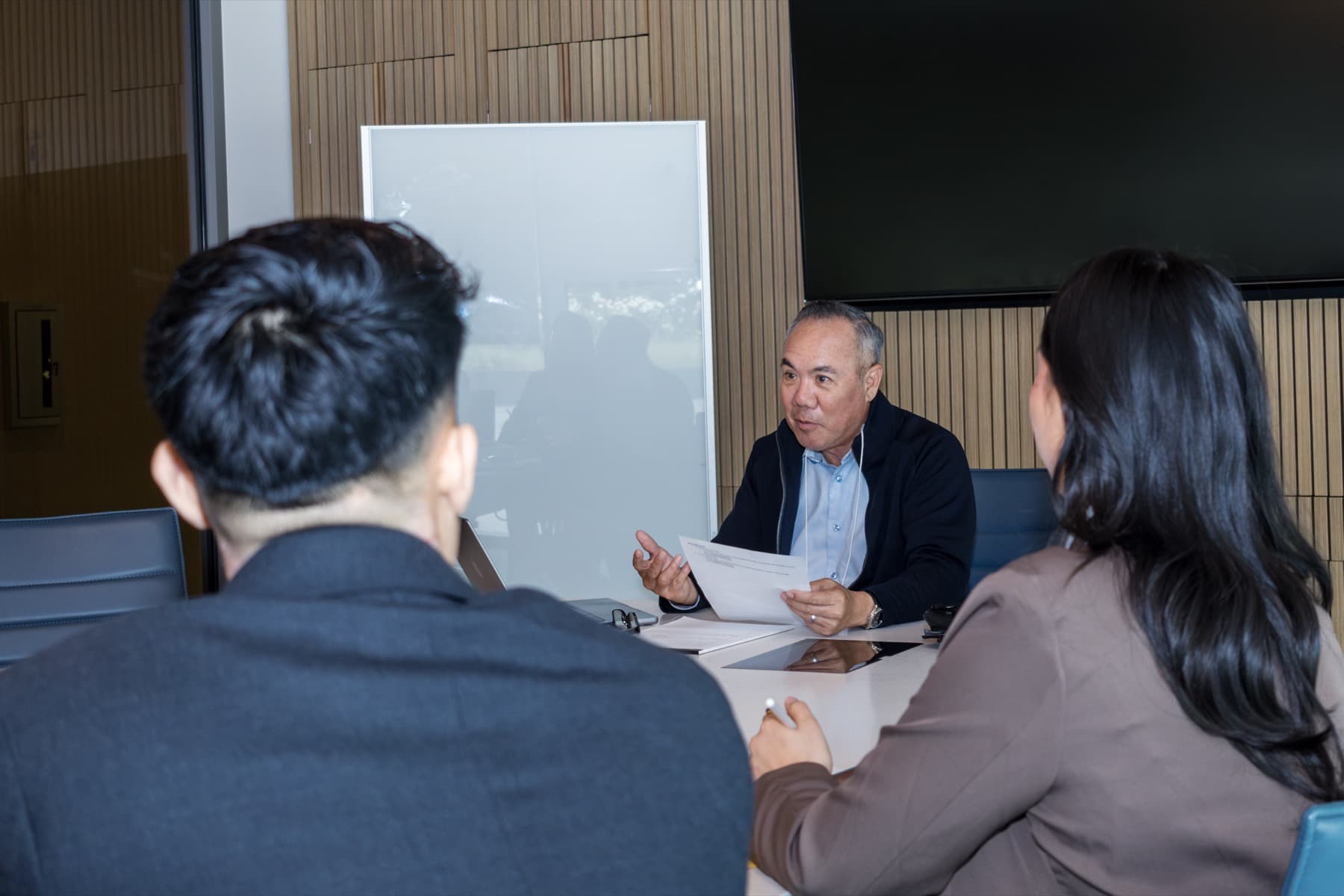 Dr. Michael Njo leading a workshop with associate dentists at the SMCDS Peninsula Dental Compliance Symposium